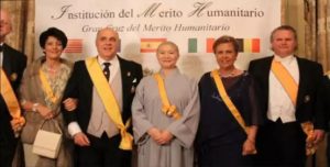 金扣孺尊證達上人榮獲西班牙人道大十字勳章